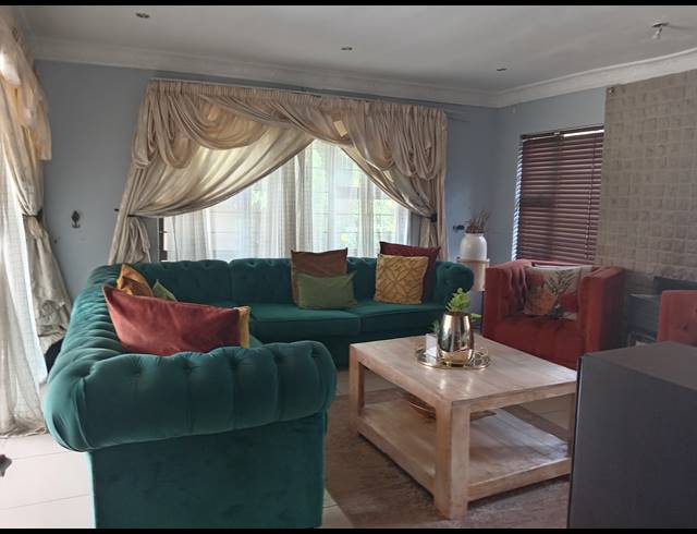 4 BEDROOM FREEHOLD FOR SALE IN DAWN PARK